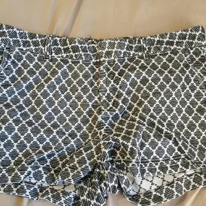 GAP the city shorts cream and black